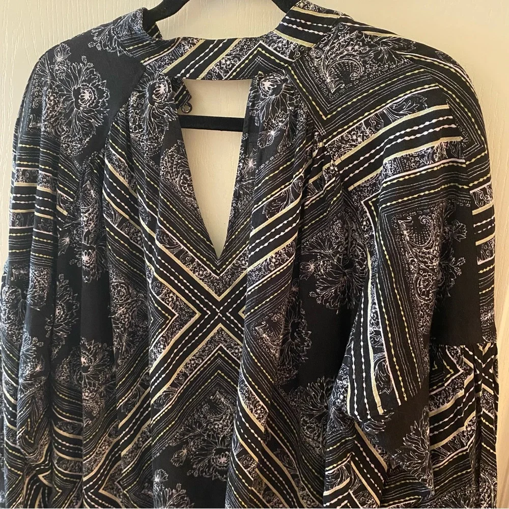 FREE PEOPLE Walking on a Dream Tunic Blouse in Black & White - M